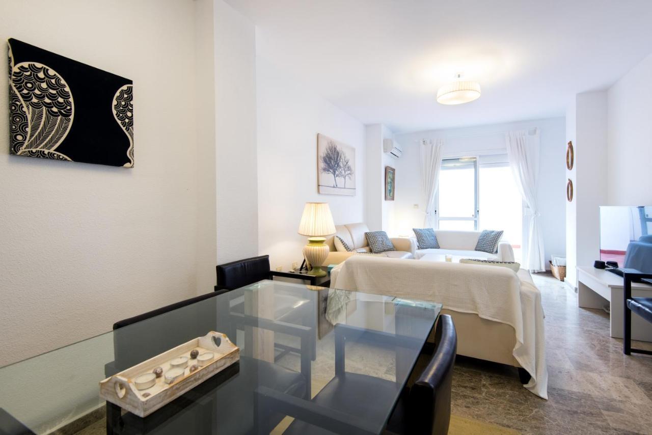 Center Location & Parking Free With Largeterrace & Bbq Apartment