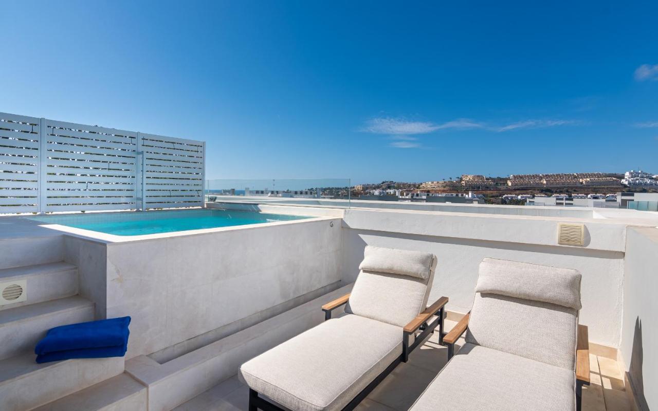 Hébergement de vacances Luxurious Townhouse With Roof Plunge Pool *
