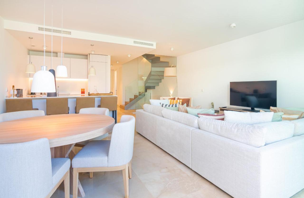 Hébergement de vacances Luxurious Townhouse With Roof Plunge Pool *