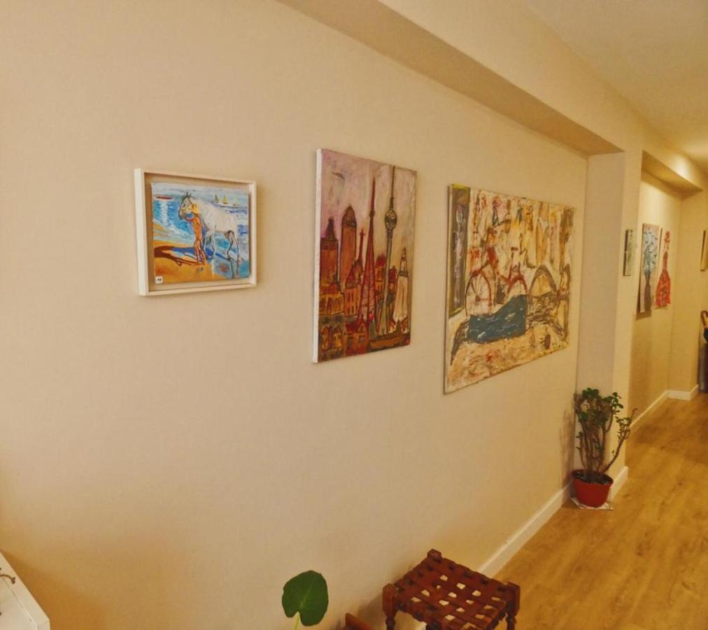 La Galeria De Cercano Al Hospital Civil Málaga