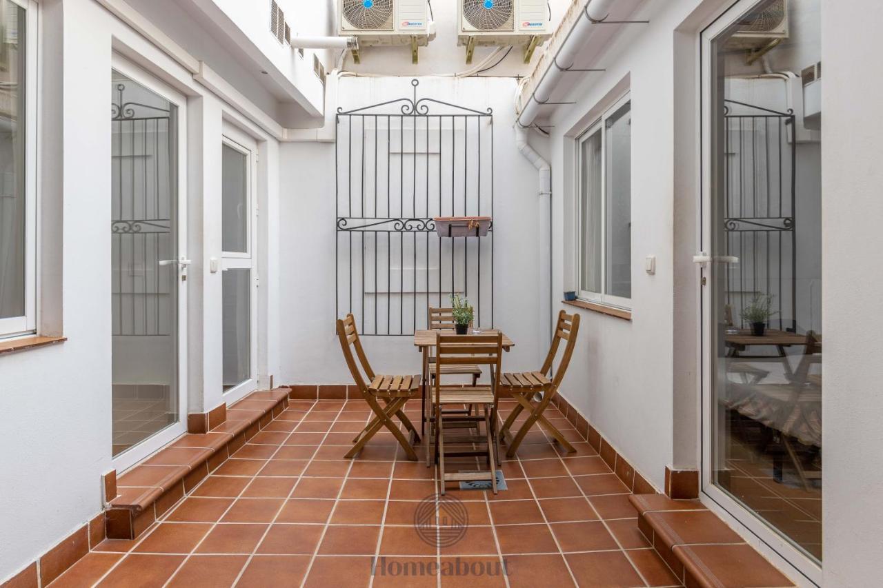 Fun Building By Homeabout Appartement