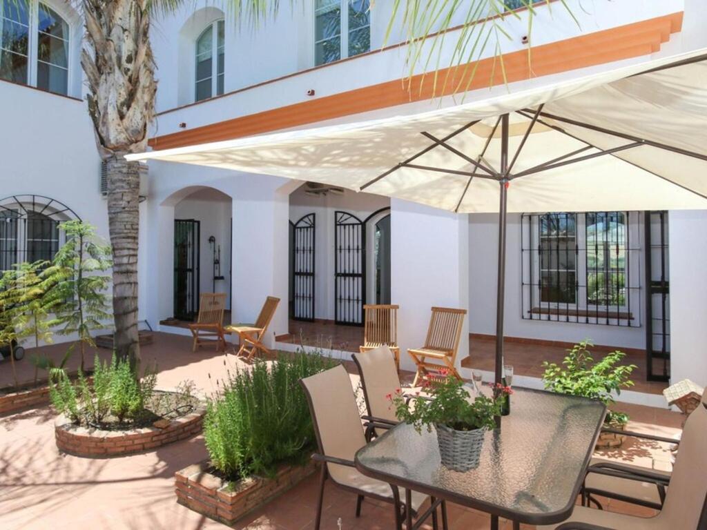 With Private Swimming Pool And Boules Court 40 Minutes From M Laga *