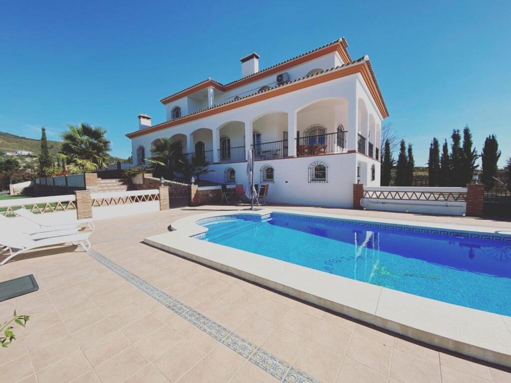 With Private Swimming Pool And Boules Court 40 Minutes From M Laga Villa Málaga