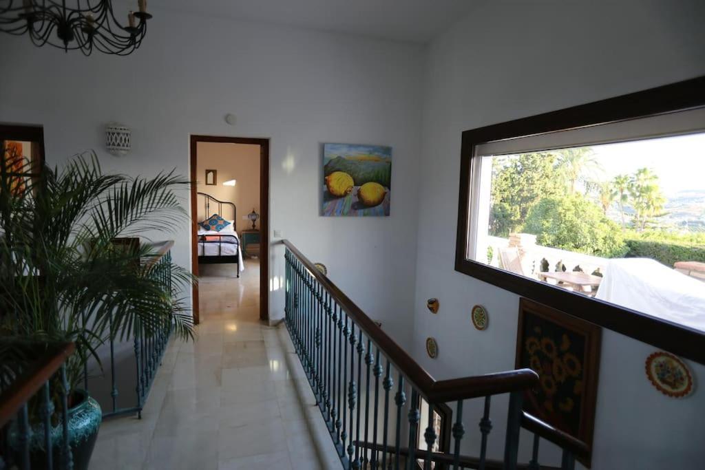 Villa Beautiful 9 Bedroom With And Pool.