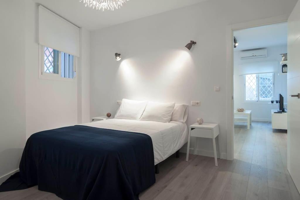 Moderno En Plaza Merced Apartamento