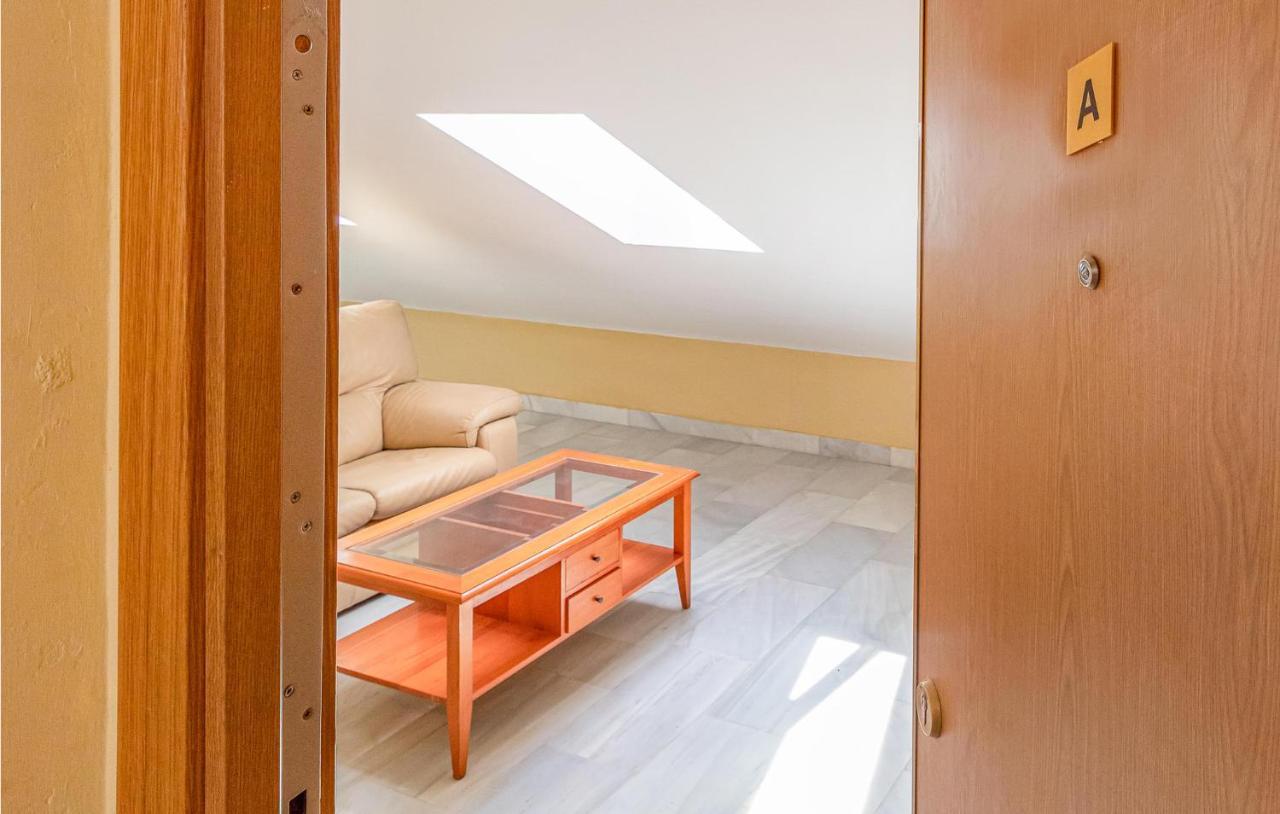 Apartamento Cozy In With Kitchen Málaga