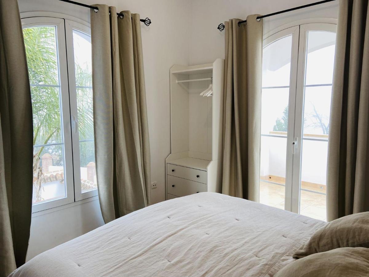 With Private Swimming Pool And Boules Court 40 Minutes From M Laga Villa