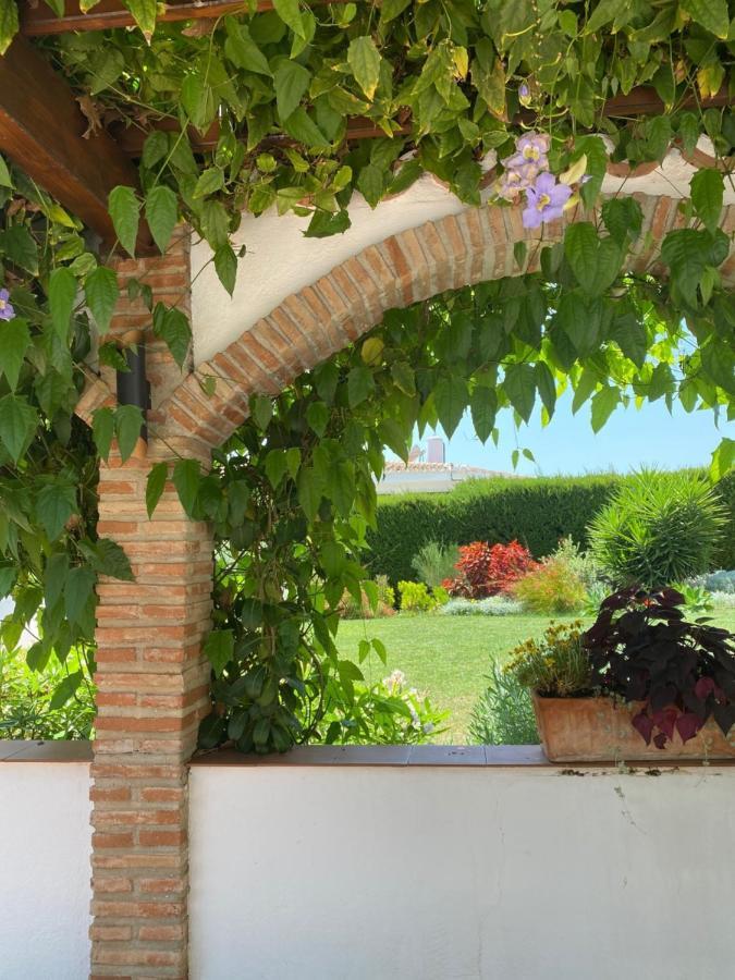 Villa With A Big Garden And Heated Pool Málaga