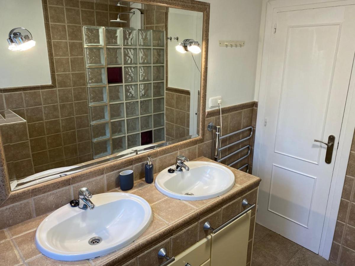 With A Big Garden And Heated Pool *