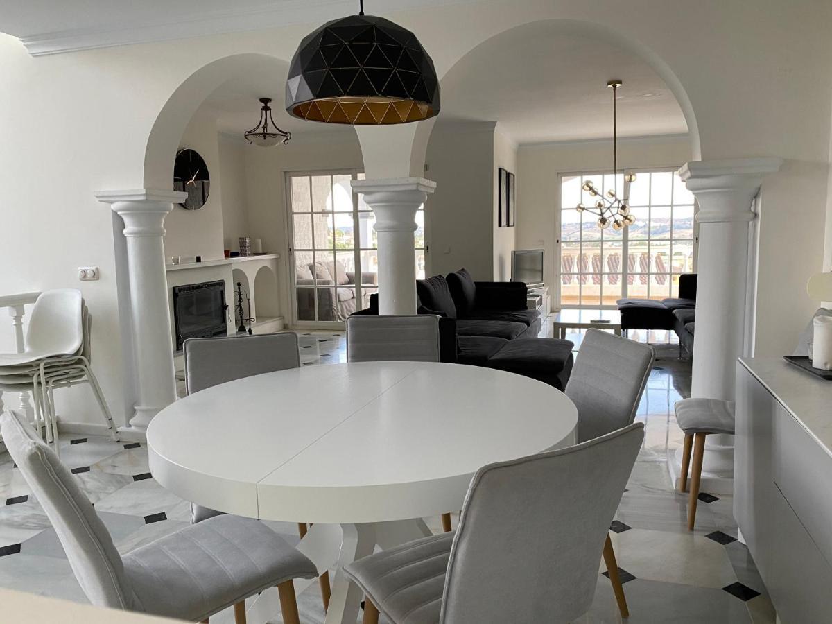 With A Big Garden And Heated Pool Villa Málaga