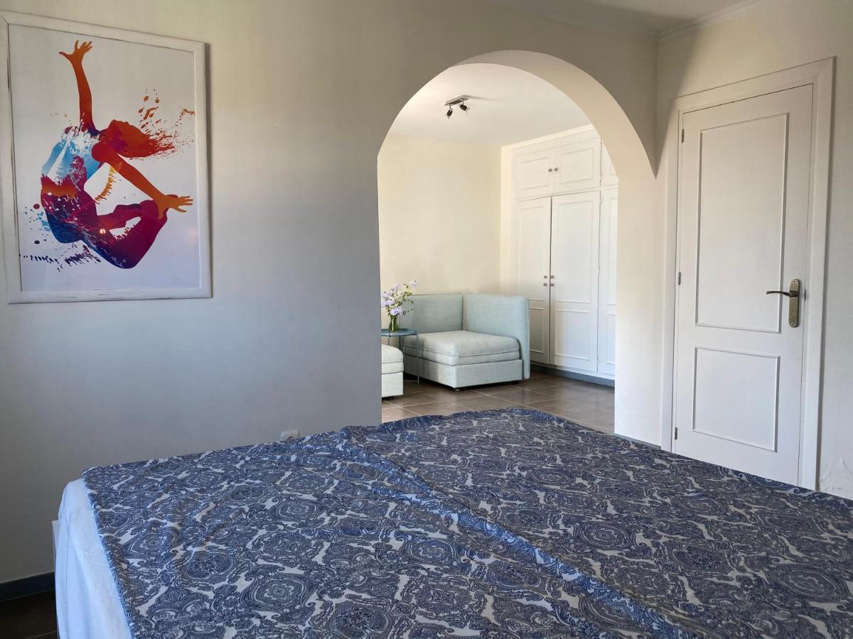 With A Big Garden And Heated Pool Villa *
