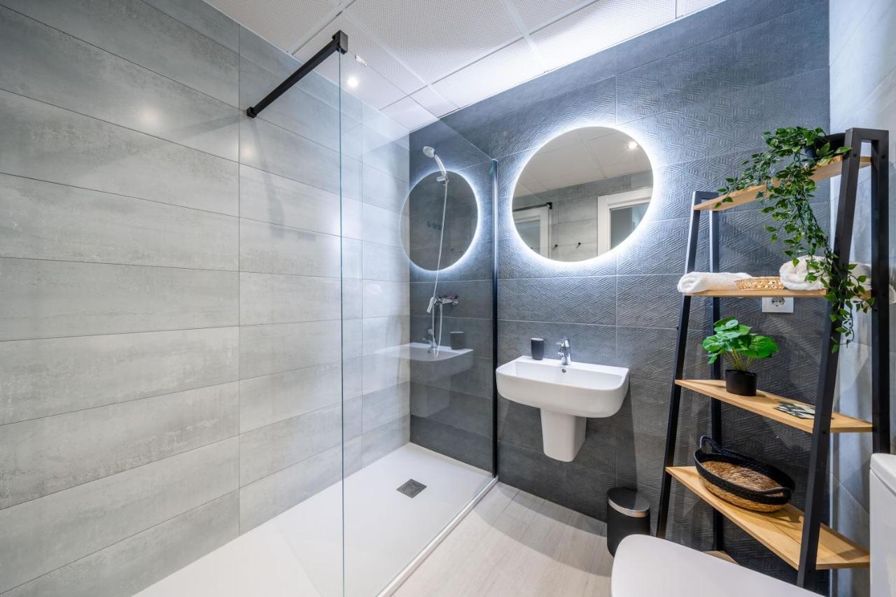 Centre Pool & Parking Apartment