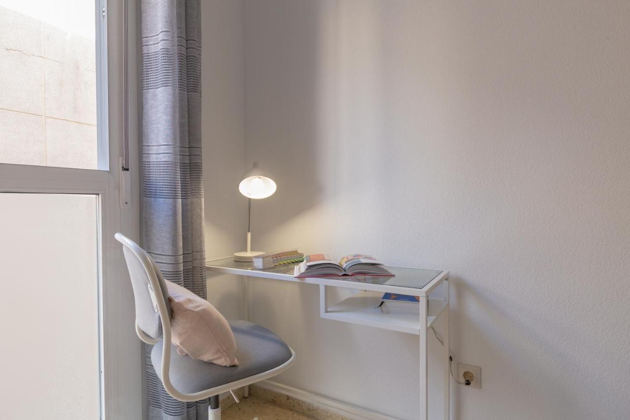 Appartement Luminoso De Dos Con Terraza Y Parking En El Centro Málaga