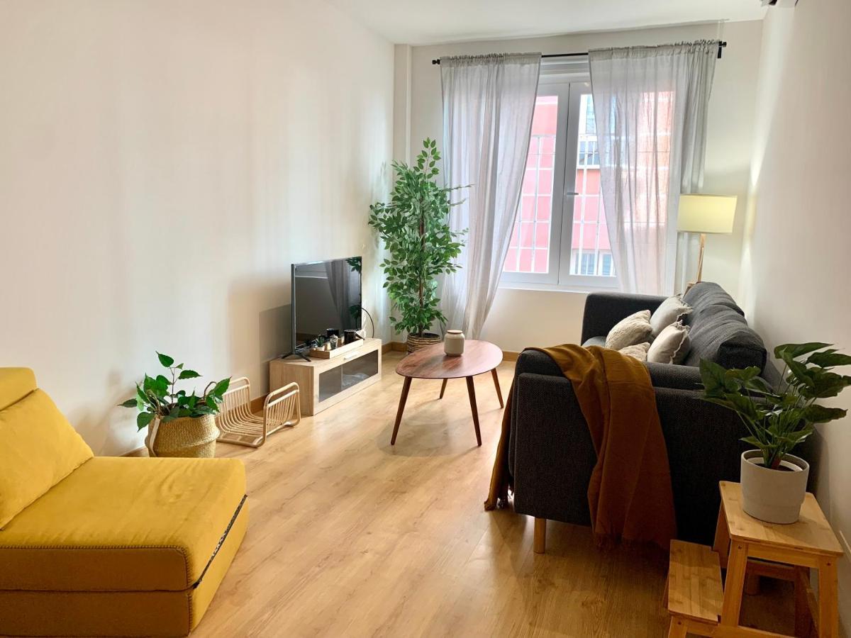 Homely Plaza Del Teatro Apartment