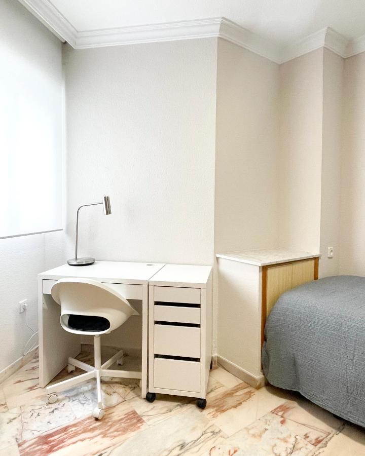 Appartement Holidays2malaga Tomas De Echeverria 150 Mts To Beach & High Speed Wifi & Parking Málaga
