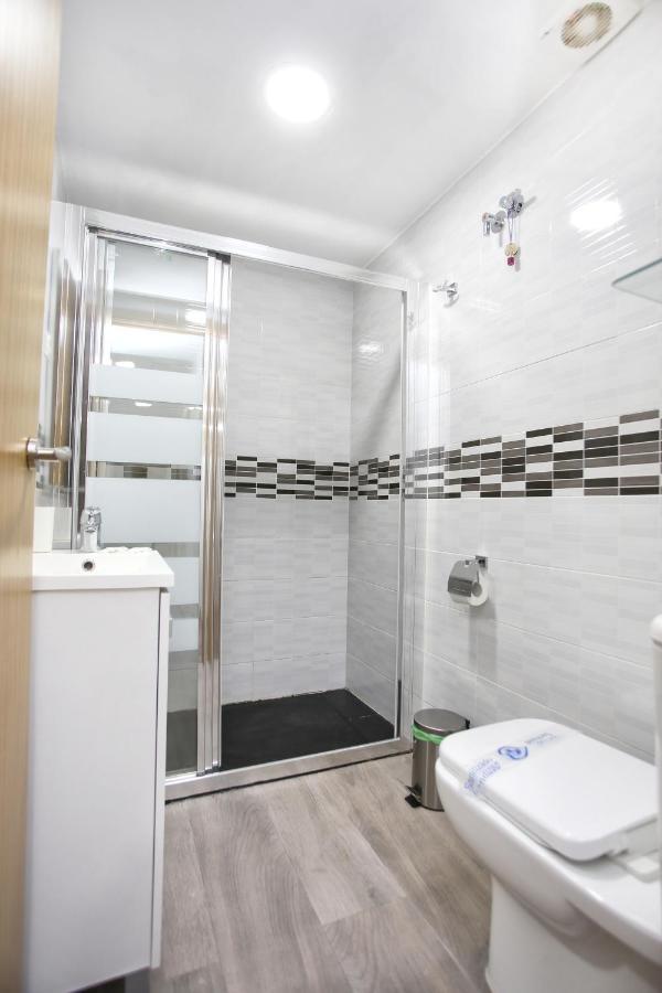 Apartamento En Calle Mendoza - Zona Huelin & 300 Mts De La Playa * Malaga