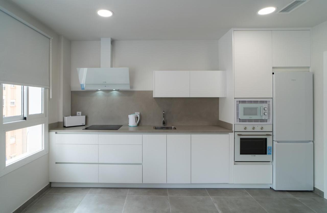 Aac - Con Terraza, Muy Amplio, Totalmente Equipado, Cerca Del Centro Y Nuevo! Lägenhet