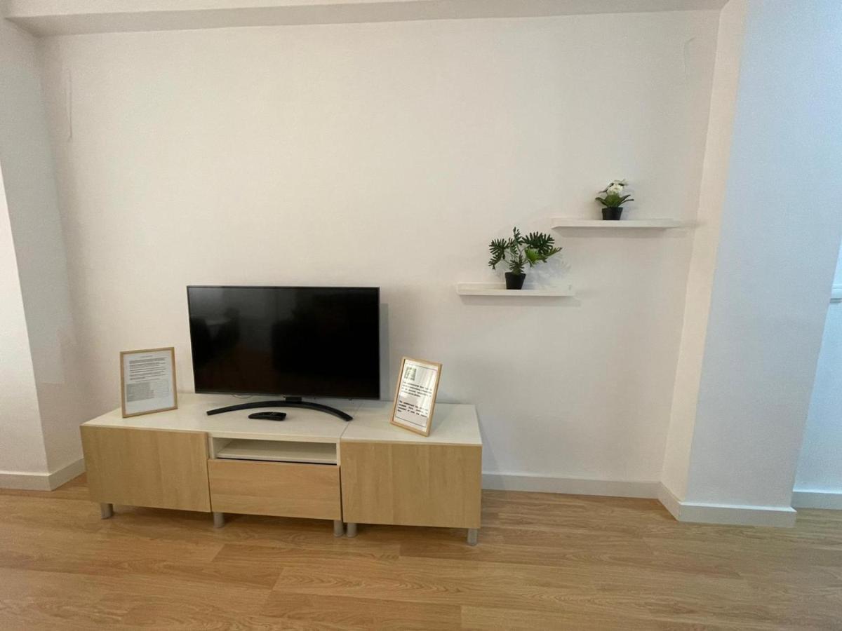 Holidays2malaga 2 Bedroom Armengual De La Mota Close Shopping Center Lägenhet Málaga