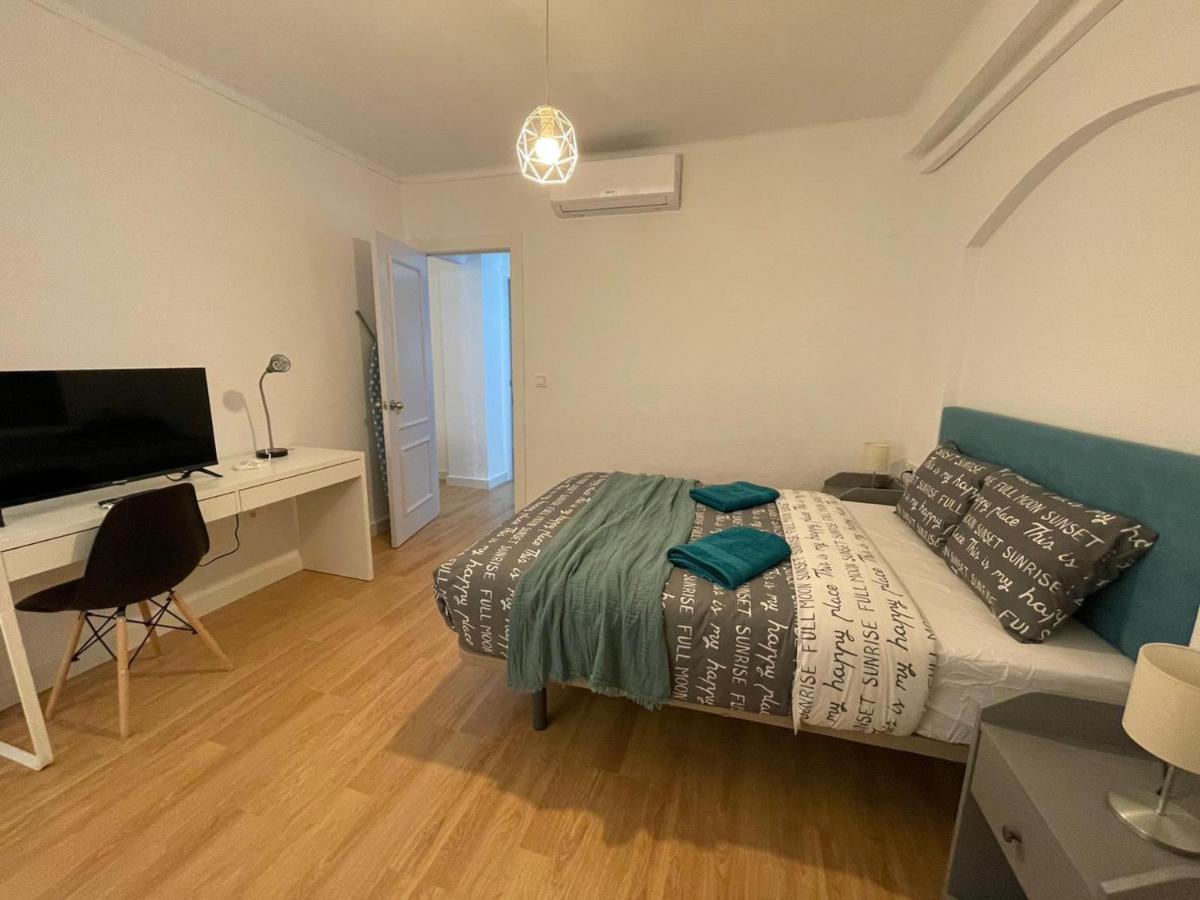 Holidays2malaga 2 Bedroom Armengual De La Mota Close Shopping Center Lägenhet