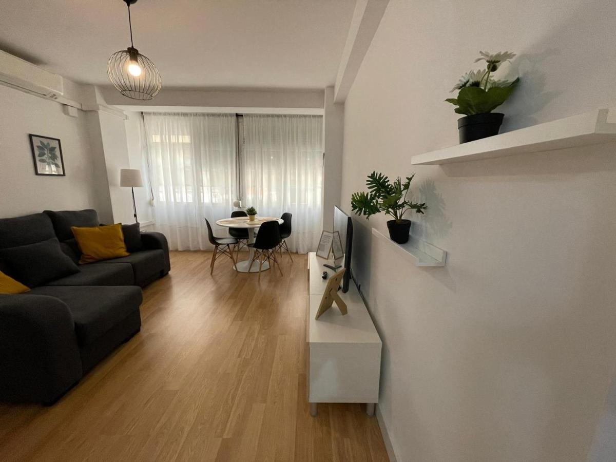 Holidays2malaga 2 Bedroom Armengual De La Mota Close Shopping Center Lägenhet *