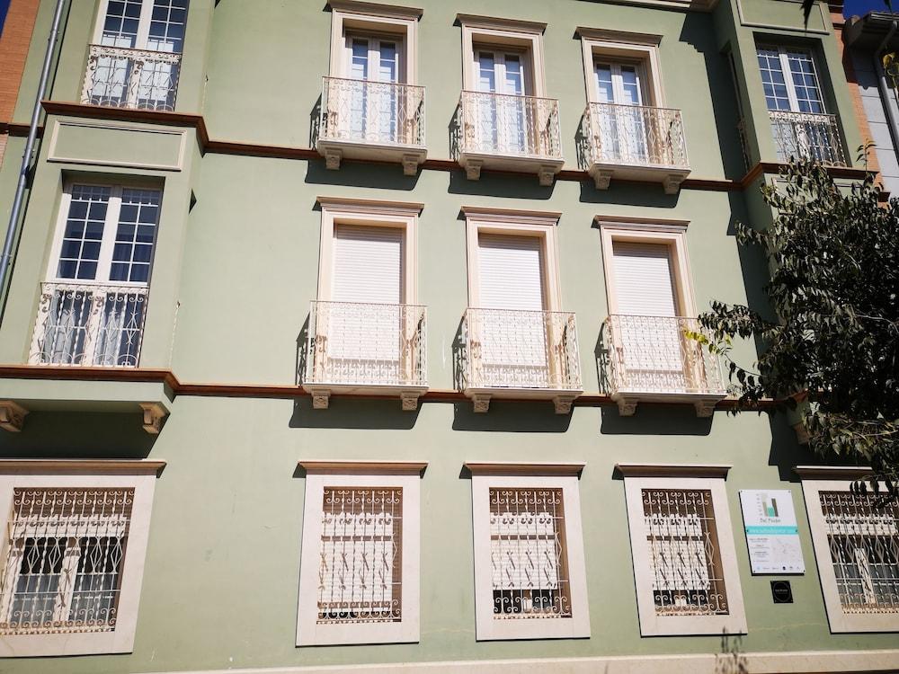 Del Pintor Aparthotel