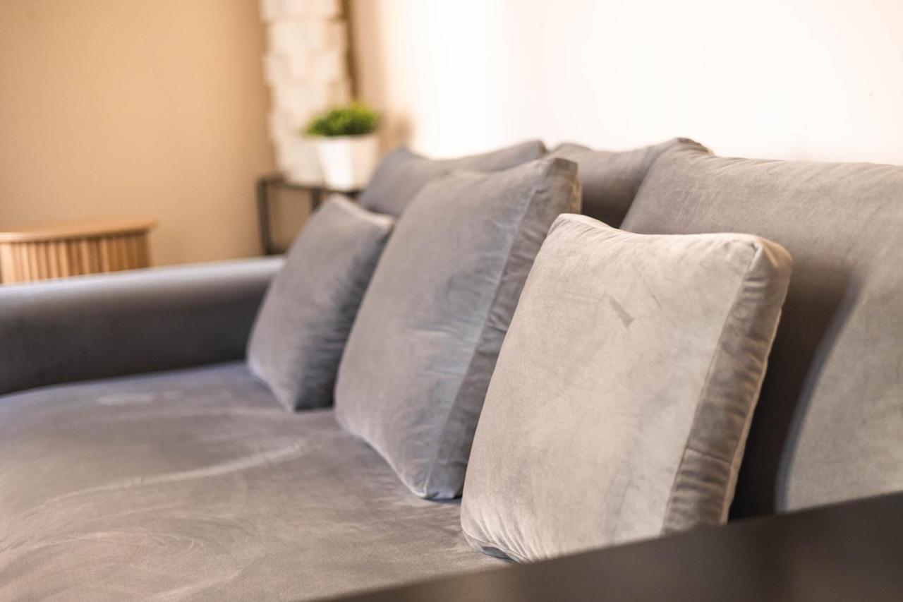 Shiny Mik Super Family Apartment