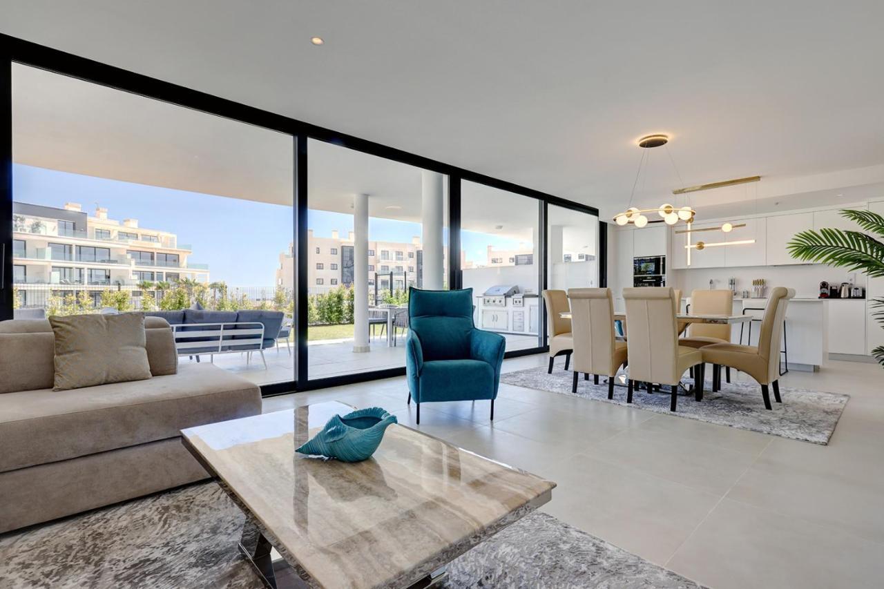 Leilighet 092 - Modern, Spacious El Higueron With Private Garden & Bbq *