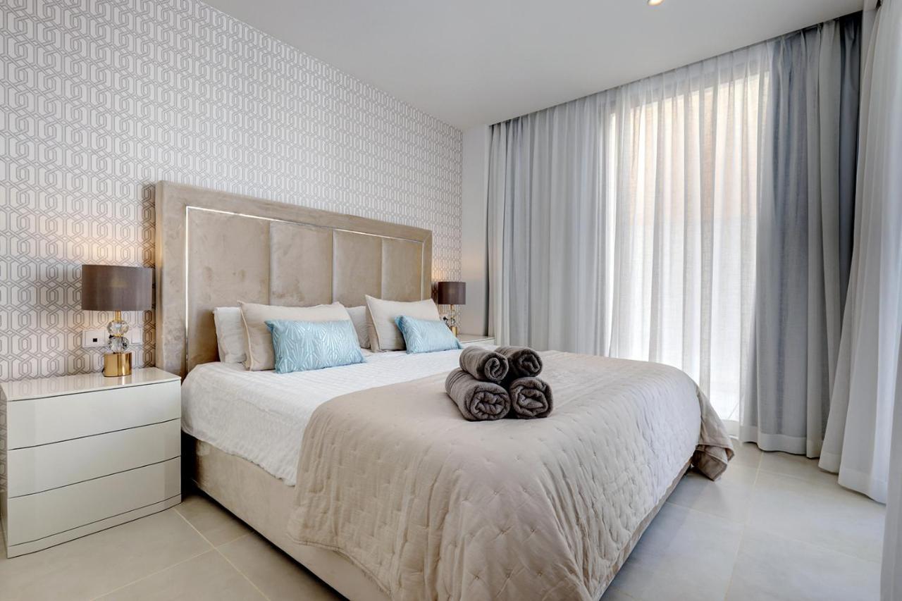 092 - Modern, Spacious El Higueron With Private Garden & Bbq Leilighet *