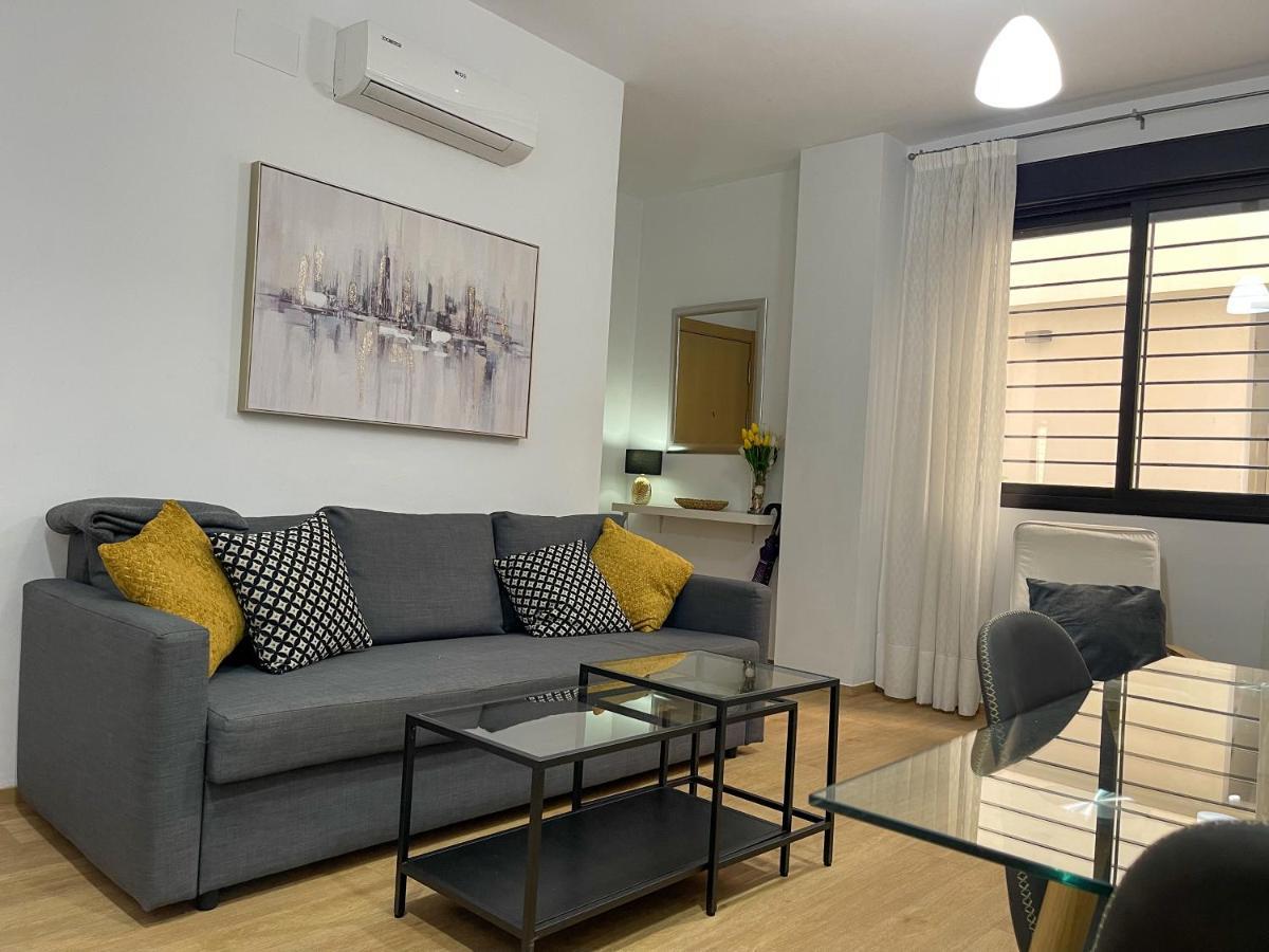 Quiet In The Heart Of Pool & Free Parking Apartment *