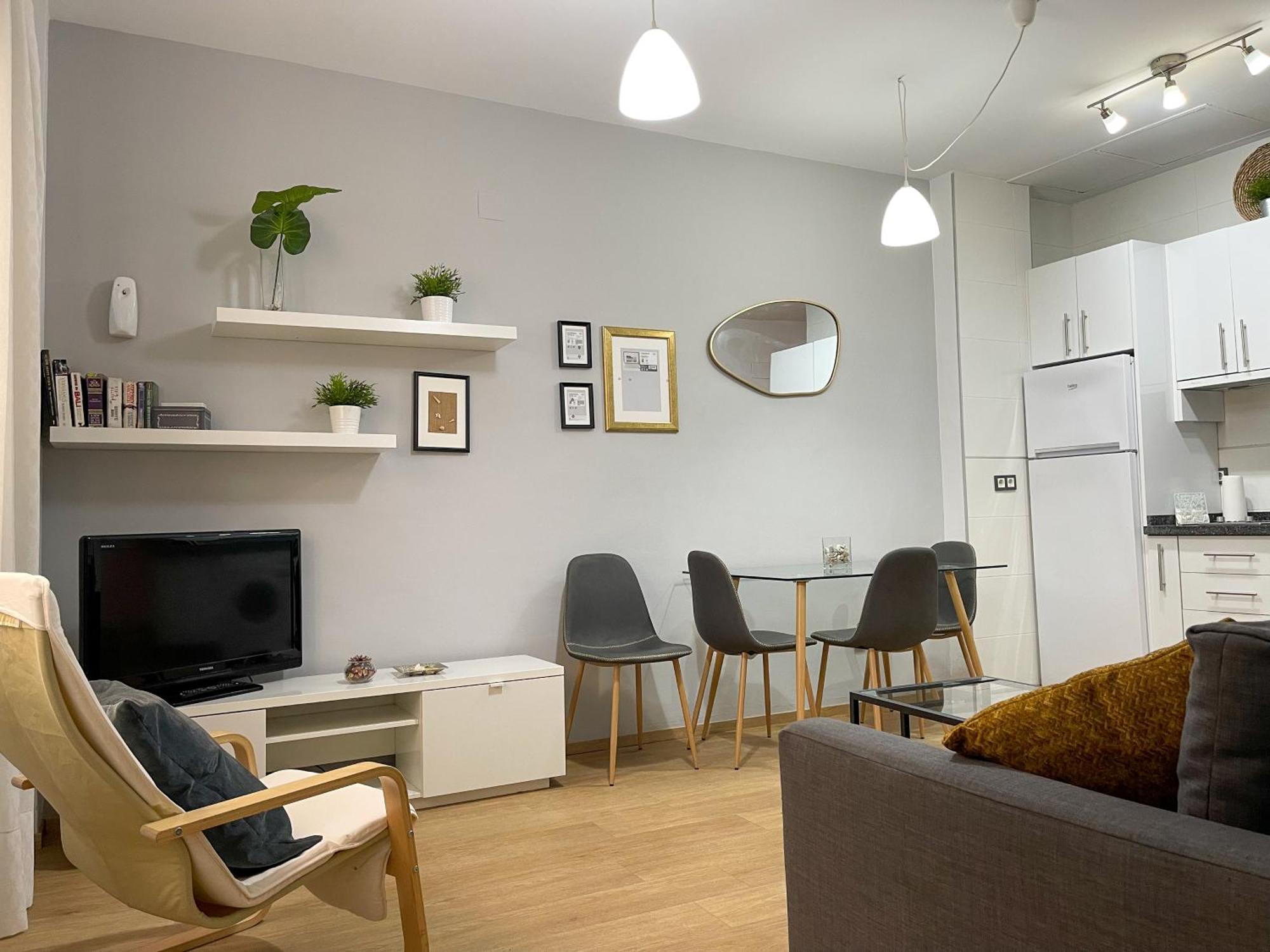 Apartment Quiet In The Heart Of Pool & Free Parking Malaga