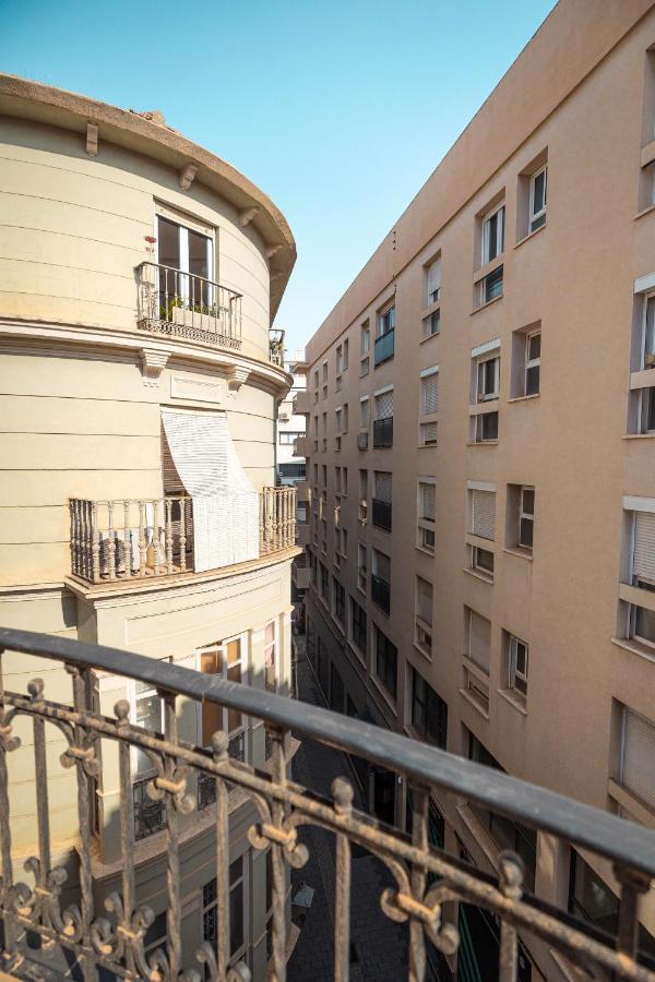 Shiny Mik Super Family Apartment