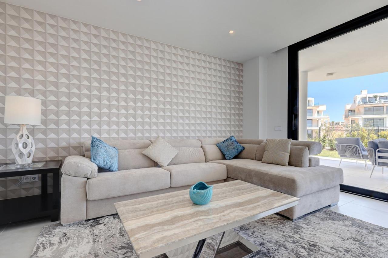 092 - Modern, Spacious El Higueron With Private Garden & Bbq Leilighet