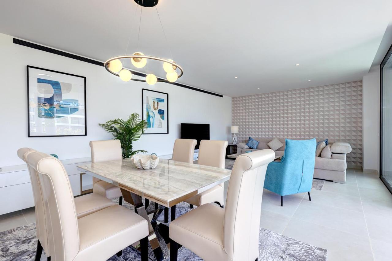 092 - Modern, Spacious El Higueron With Private Garden & Bbq *