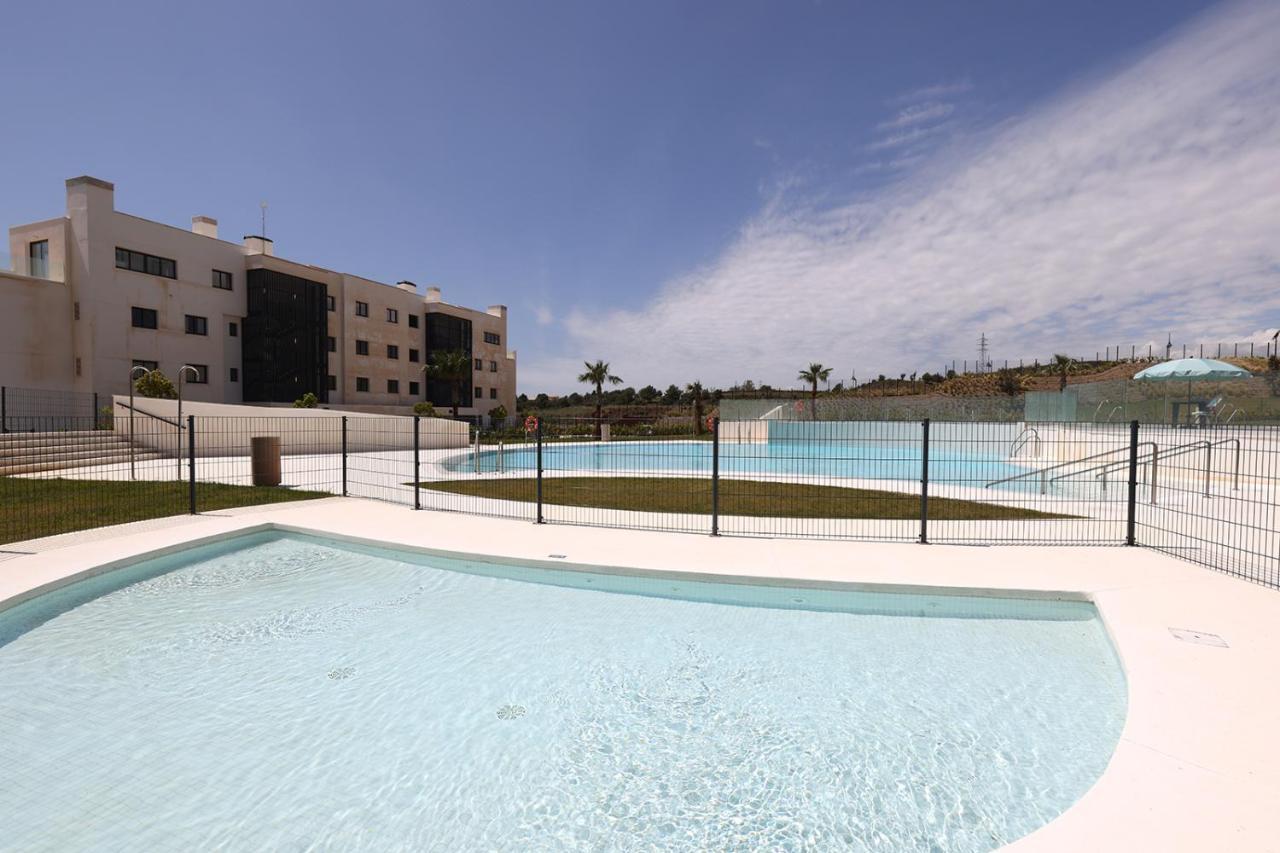 092 - Modern, Spacious El Higueron With Private Garden & Bbq *