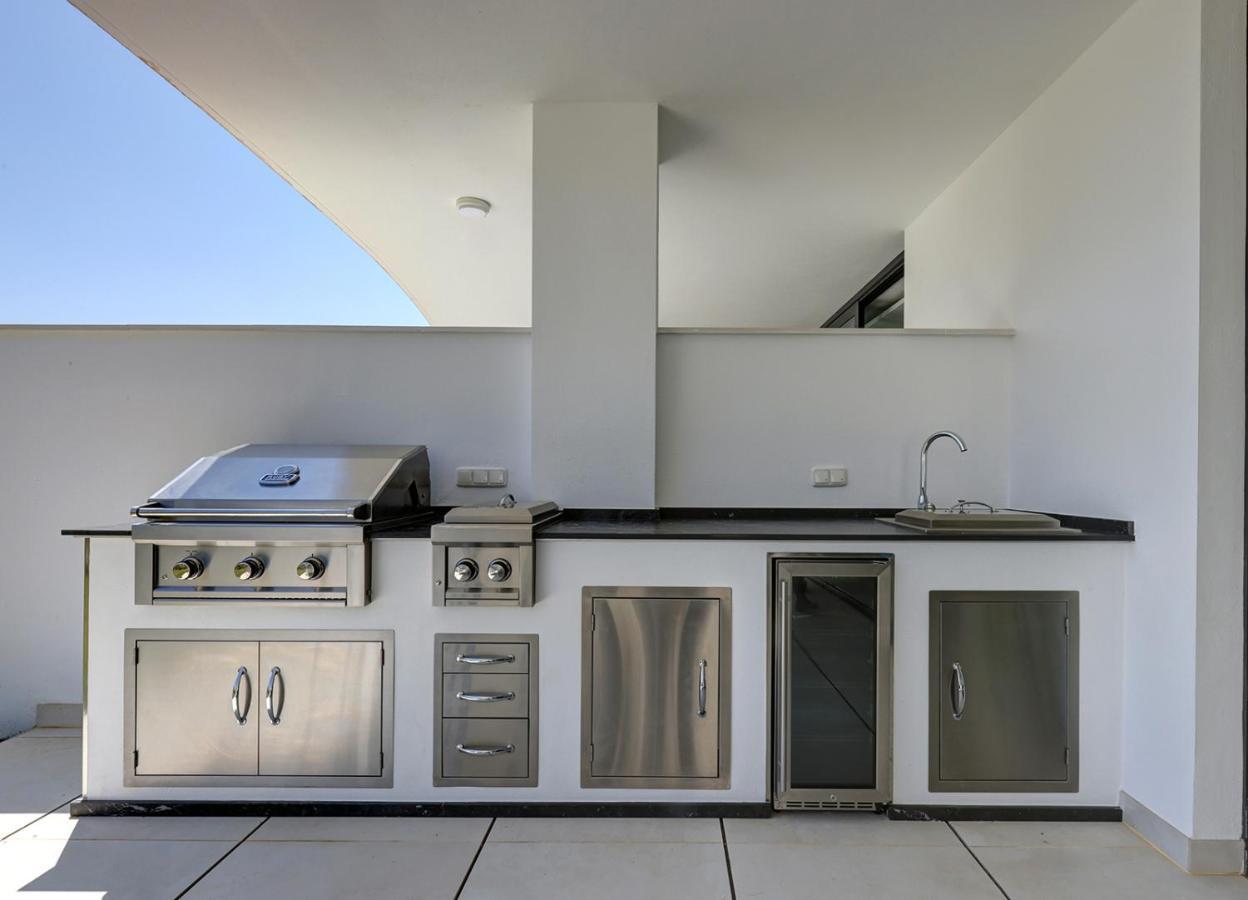 Leilighet 092 - Modern, Spacious El Higueron With Private Garden & Bbq