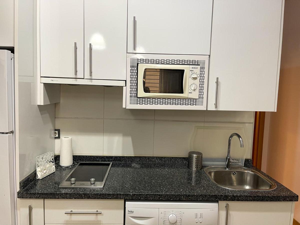Quiet In The Heart Of Pool & Free Parking Apartment *