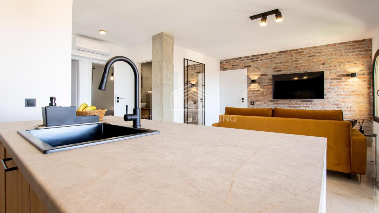 Lejlighed Contemporary Loft Style With Amazing Sea Views And With Direct Access To The Beach From The Community *