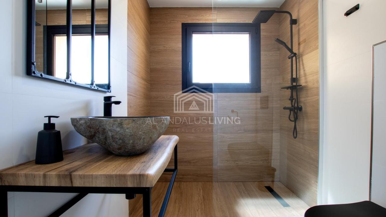 Contemporary Loft Style With Amazing Sea Views And With Direct Access To The Beach From The Community Málaga