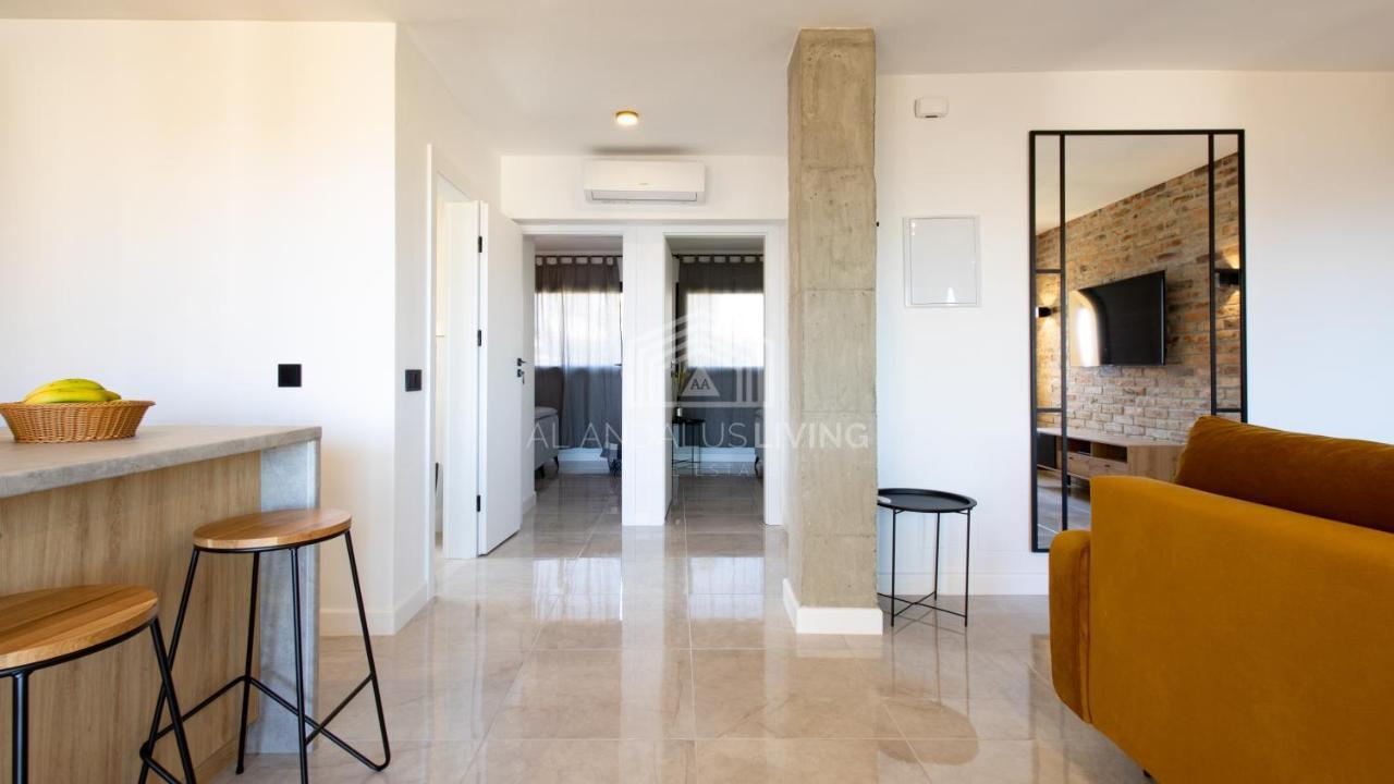 Contemporary Loft Style With Amazing Sea Views And With Direct Access To The Beach From The Community Lejlighed