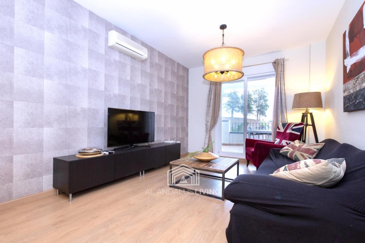 Frontline Golf In Riviera Del Sol With Interior And Exterior Pools And Tennis Court! Lejlighed Málaga