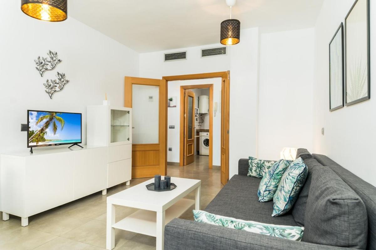 Homey 2 Bedroom In Town * Málaga