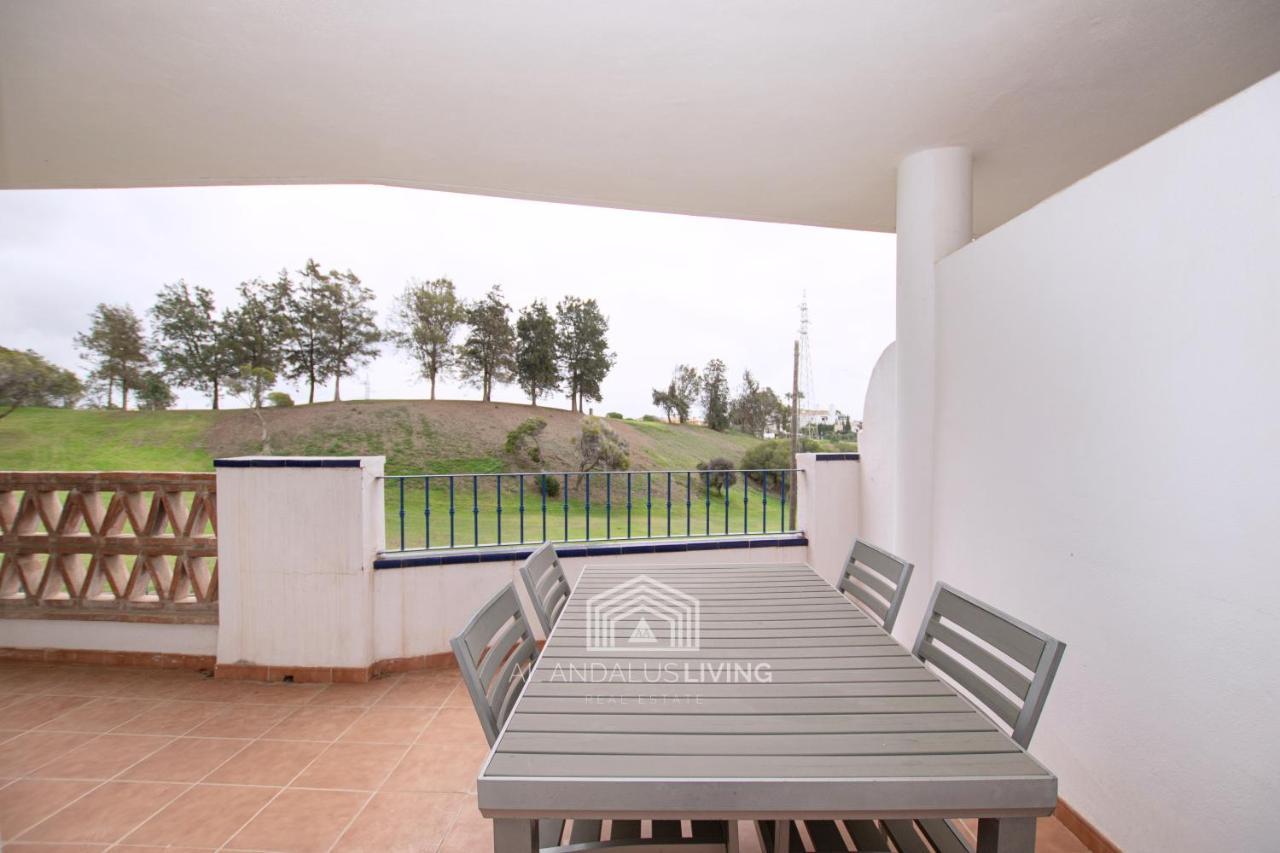 Frontline Golf In Riviera Del Sol With Interior And Exterior Pools And Tennis Court! Lejlighed Málaga
