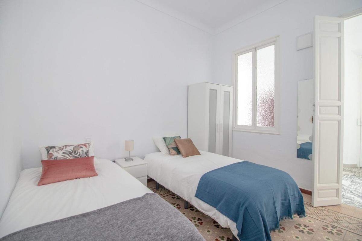 C11 - Cosy 7 Bedrooms In Plaza Merced Leilighet Málaga