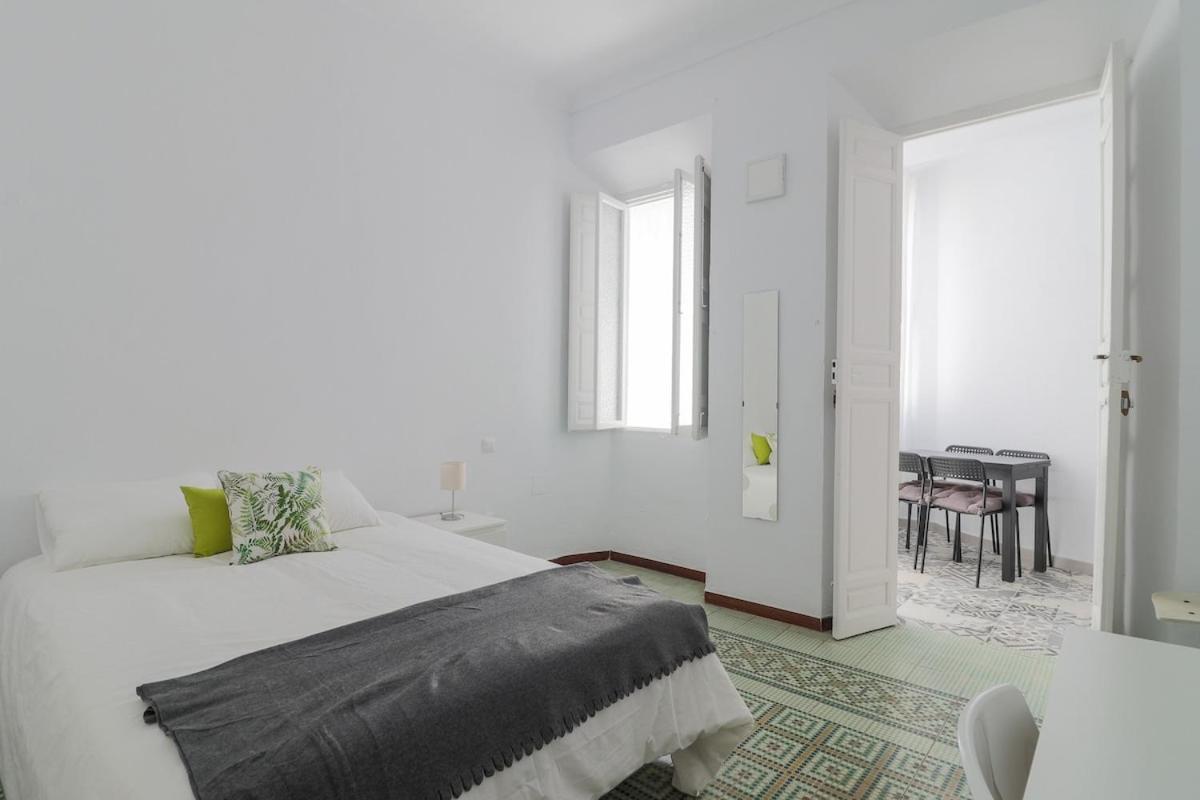 C11 - Cosy 7 Bedrooms In Plaza Merced