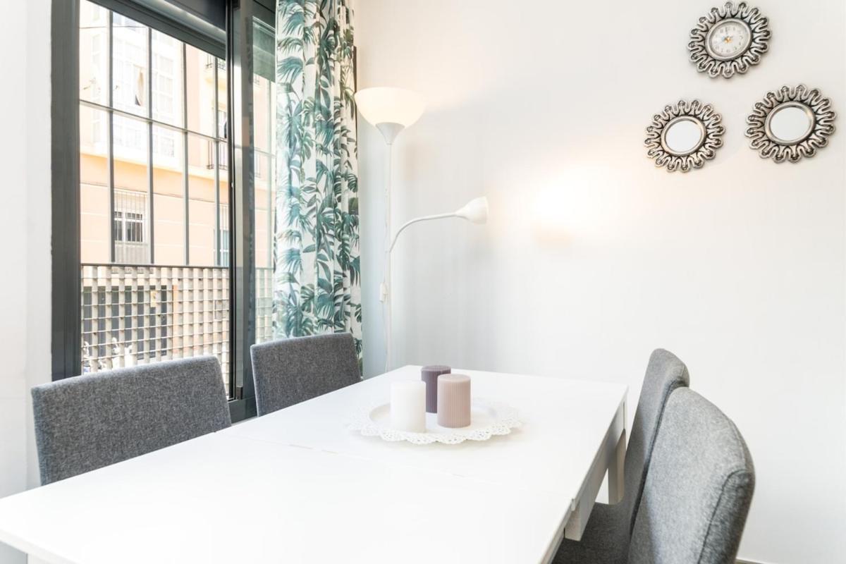 Homey 2 Bedroom In Town Málaga