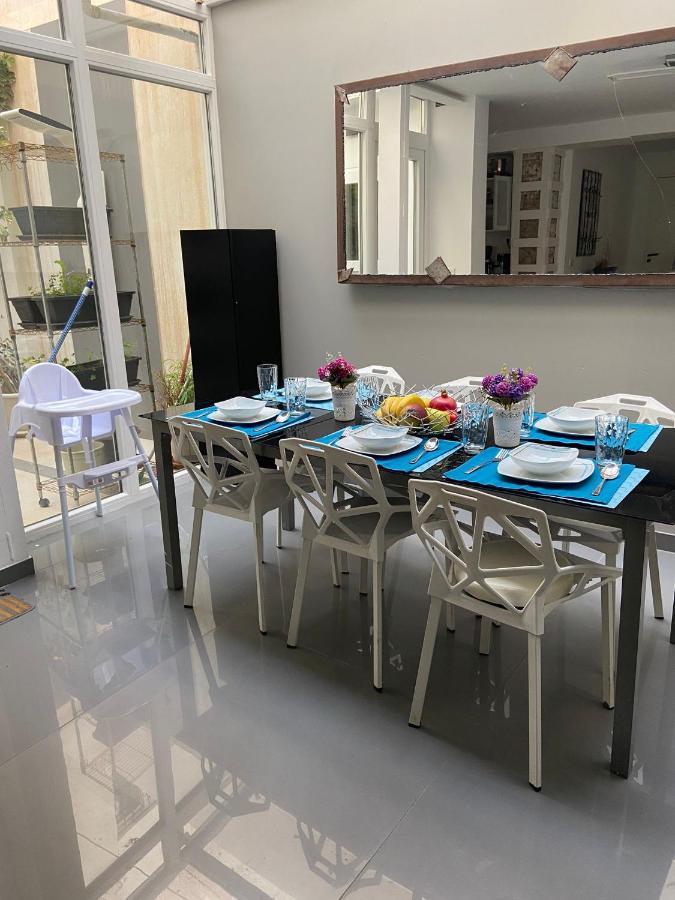 Beautiful Five Bedroom Three Bathroom Entire Villa *