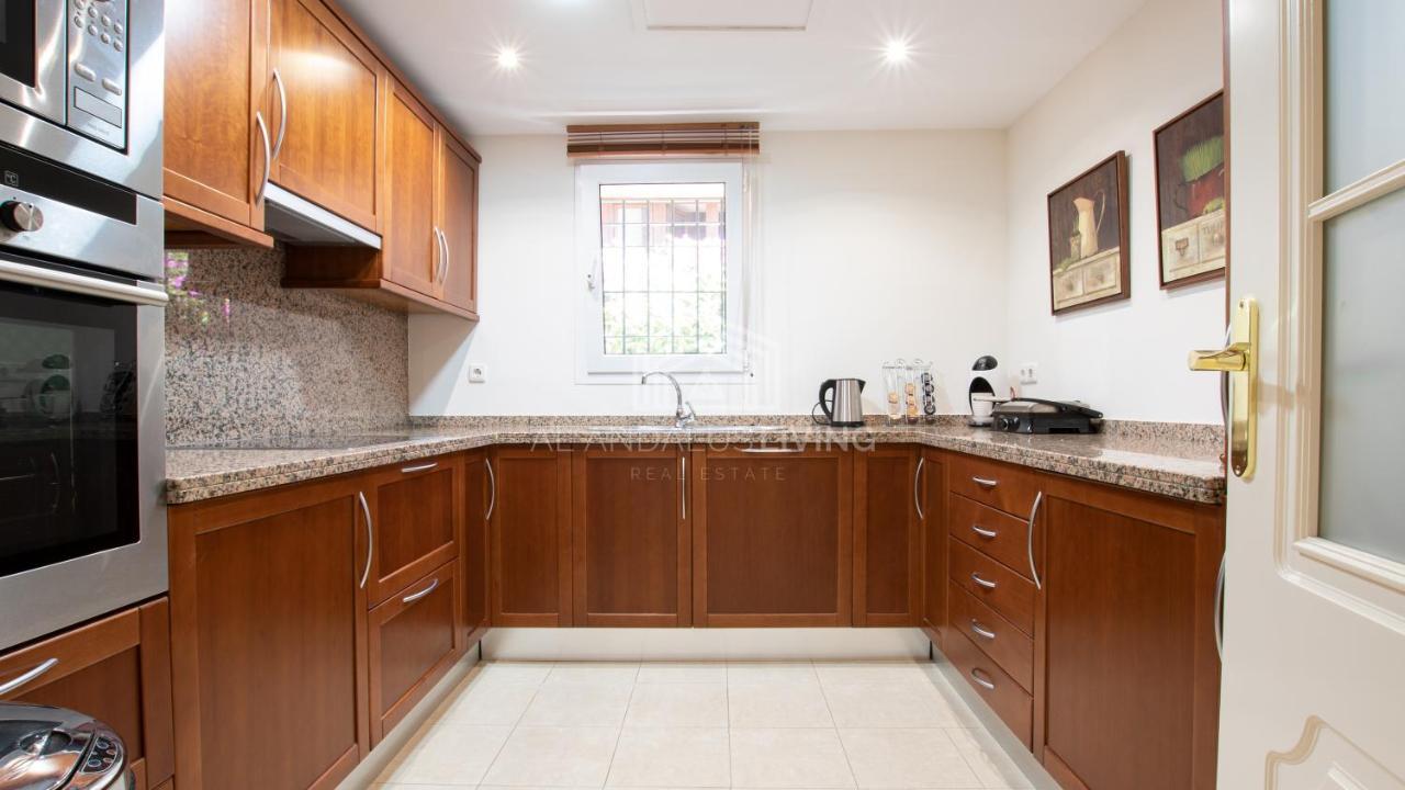 Spacious Perfectly Maintained House With Private Garden And Communal Pool In Riviera Del Sol Villa *