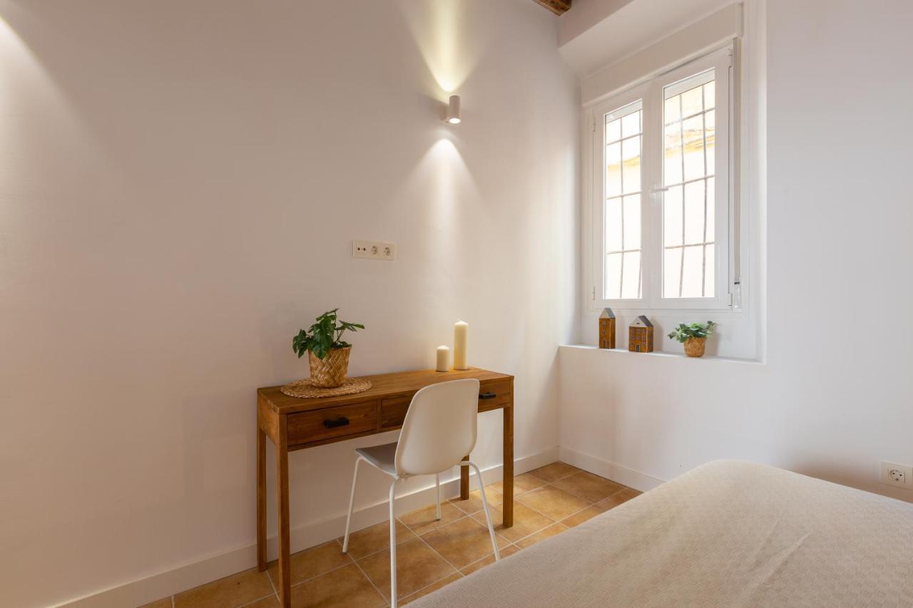 Apartamento Precioso Con Patio Y Dos En El Barrio De Picasso