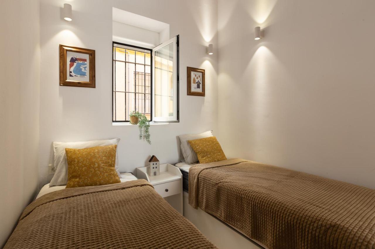 Apartamento Precioso Con Patio Y Dos En El Barrio De Picasso *