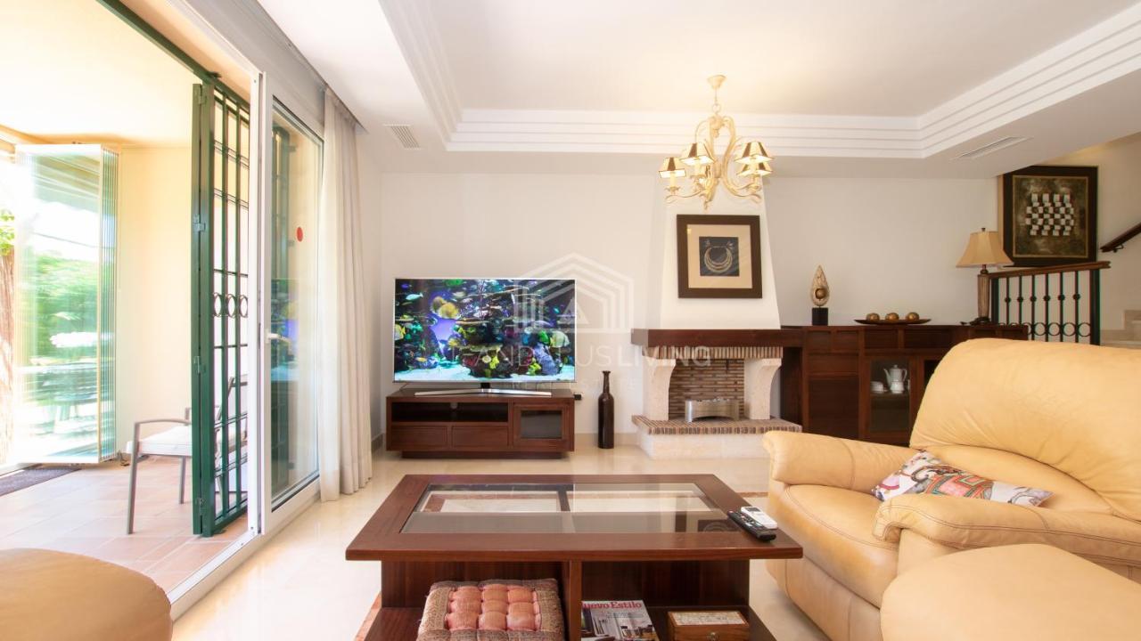 Spacious Perfectly Maintained House With Private Garden And Communal Pool In Riviera Del Sol Villa Málaga